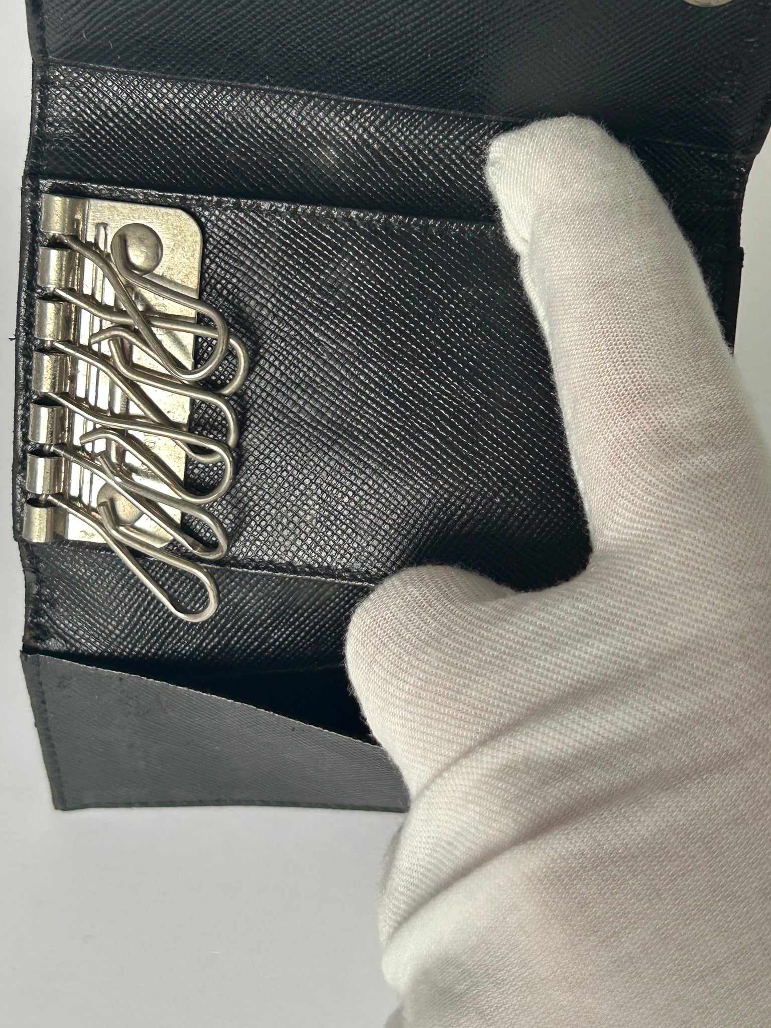 Key best sale holder prada